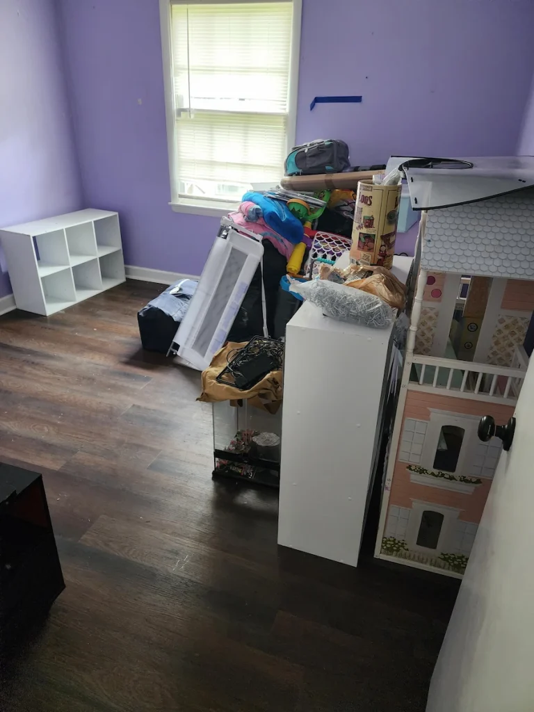 Before photo of a foreclosure cleanout bedroom in Pulaski, TN