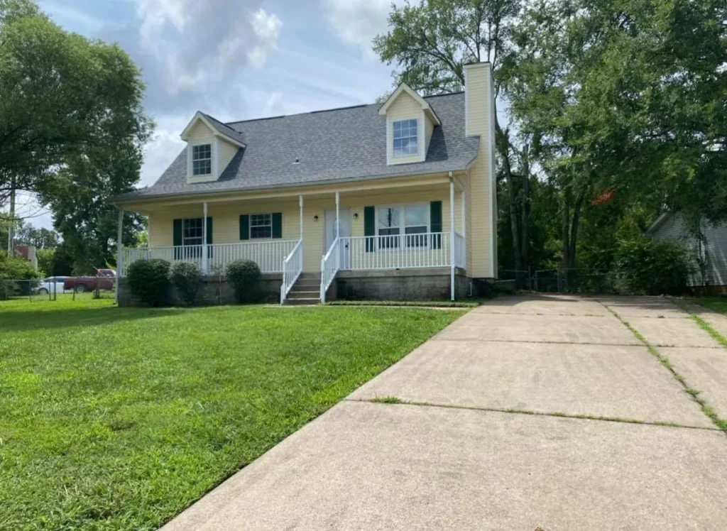 After: Front yard cleared after full-service junk removal